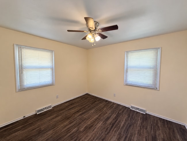 Building Photo - 118 W Dogwood Dr