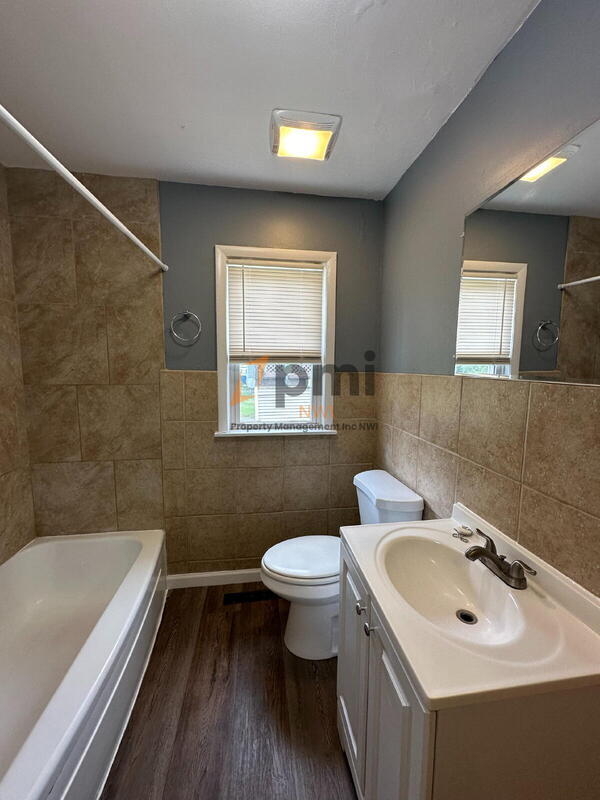 Building Photo - 1246 W 17th Ave