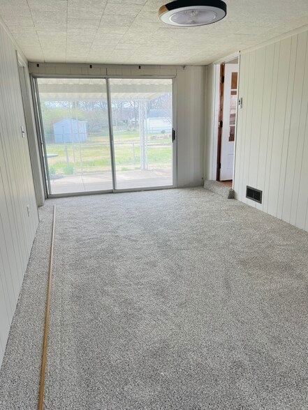 Breezeway with sliding back door to covered patio - 405 Saint Christina Ln