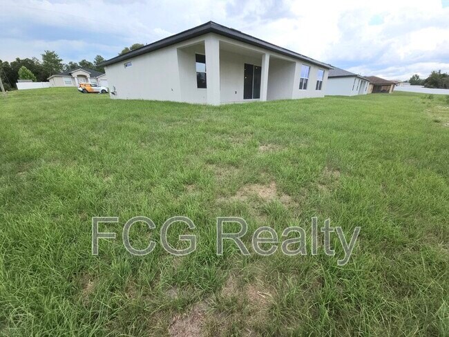 Building Photo - 10131 SW 41st Ave