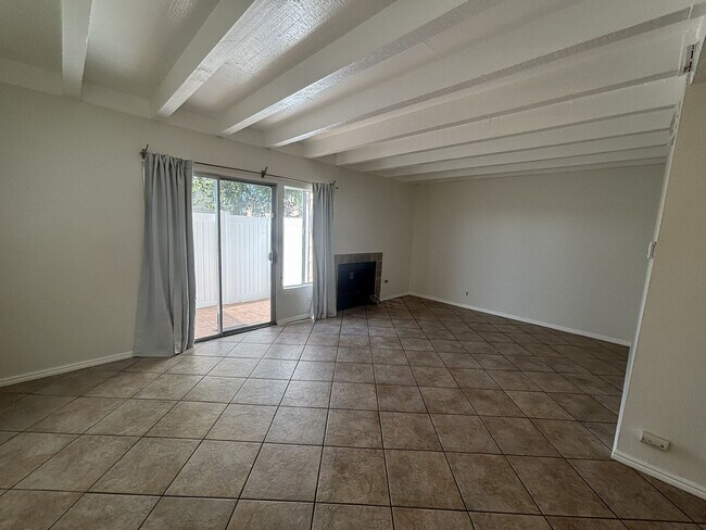 Building Photo - MOVE IN READY Updated La Habra condo