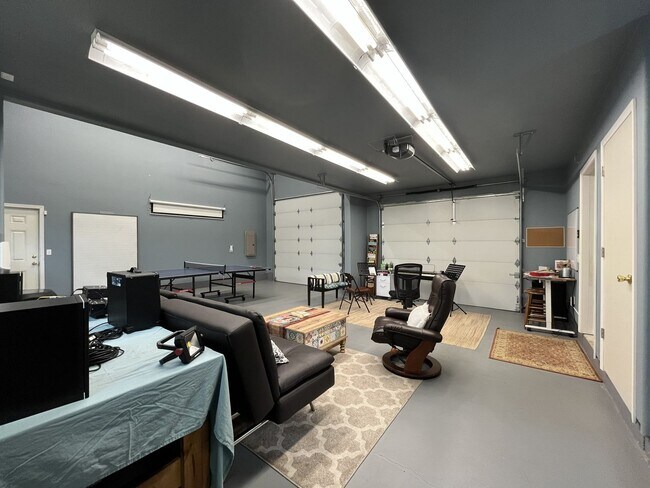 Building Photo - Comfortable Living in Bethany with Two Separate Units, Expansive 0.45-Acre Lot & Versatile Detach...