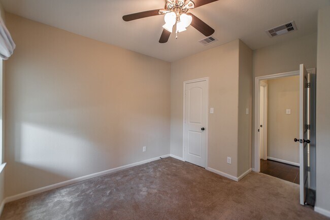 Building Photo - 74 S Sawbridge Cir