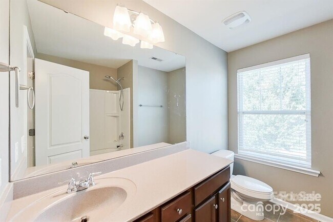 Building Photo - 149 Glade Vly Ave