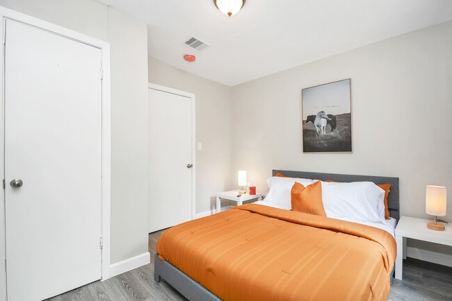 Building Photo - 4710 Paradise Ln