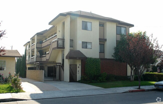 Primary Photo - 420 Raleigh St