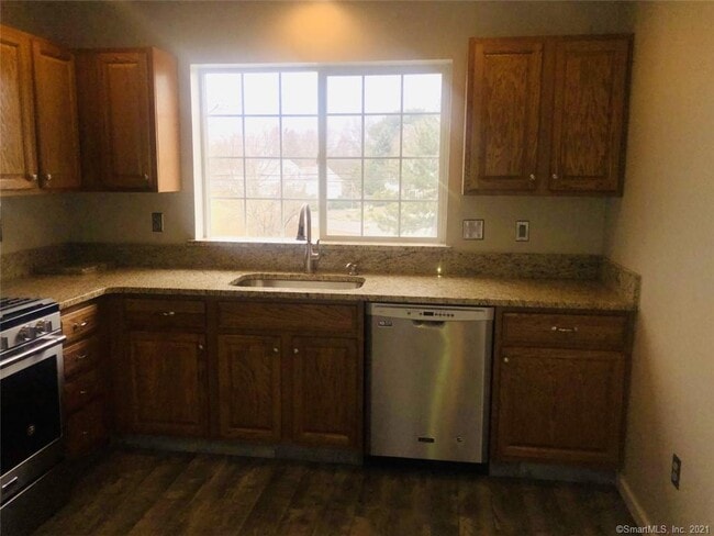 Building Photo - 560 Silver Sands Rd