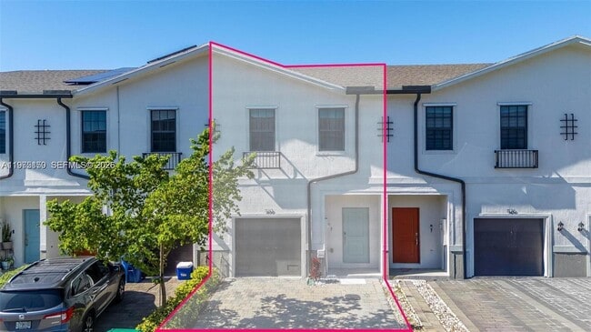 Building Photo - 1130 SW 6th Ct