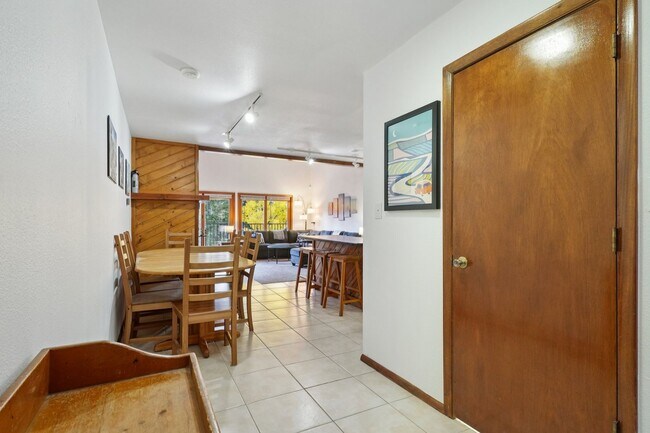 Building Photo - Serenity and Views with this 3 bedroom/3Bathroom Townhome in Buffalo Ridge