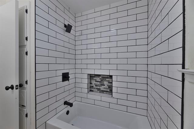 Building Photo - 5622 Woodhollow Dr