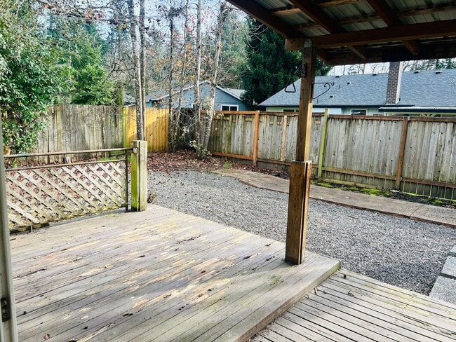 Building Photo - Charming Tualatin home on corner lot!