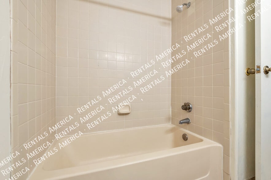 Building Photo - 5675 N Camino Esplendora