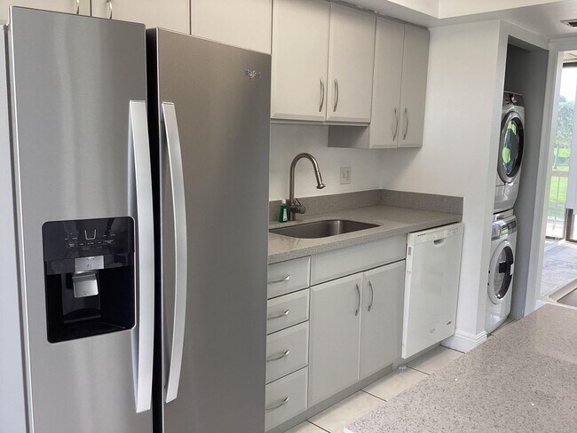 Building Photo - 2308 Bridgewood Dr