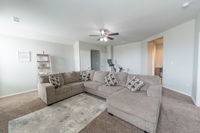 Building Photo - 6825 Jamestown St