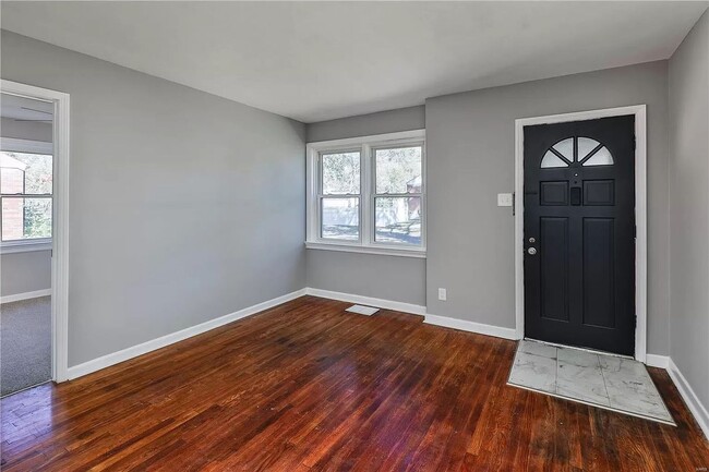 Building Photo - 1465 W Duchesne Dr