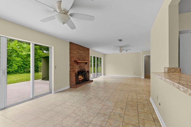 Building Photo - Affordable Remodeled Home near UF Campus