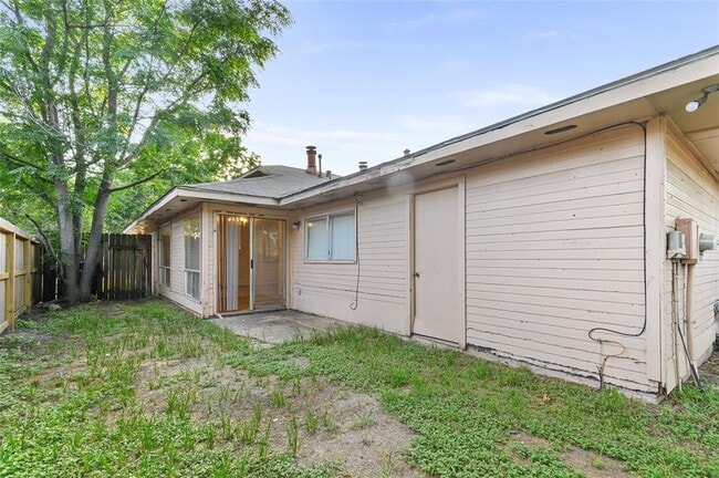 Building Photo - 5212 Beaverbrook Dr