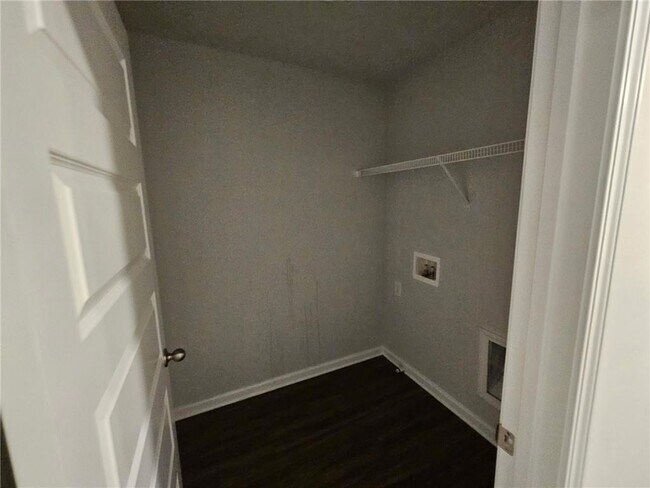 Building Photo - 3140 Westgate Park Dr