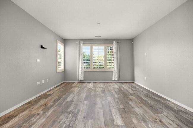Building Photo - 2221 Capistrano Way