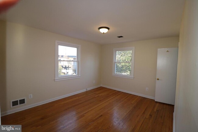 Building Photo - 4325 Maple Ave