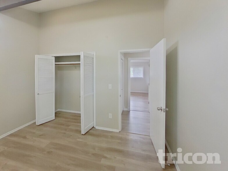 Building Photo - 4201 NE 51st St