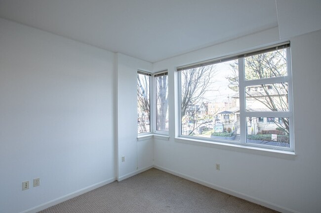 Building Photo - Sweet + secure 1/1 condo with parking, extra storage room + AC available now!