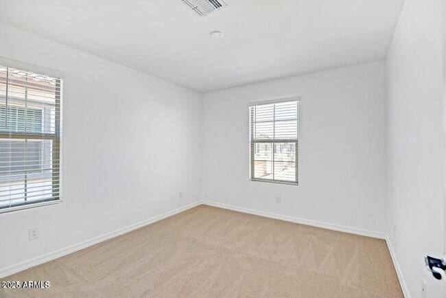 Building Photo - 3 Bedroom 2.5 Bathroom North Creek Home in Queen Creek