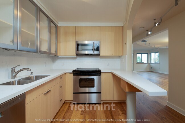 Primary Photo - 732 11th Ave E