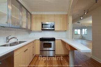 Building Photo - 732 11th Ave E