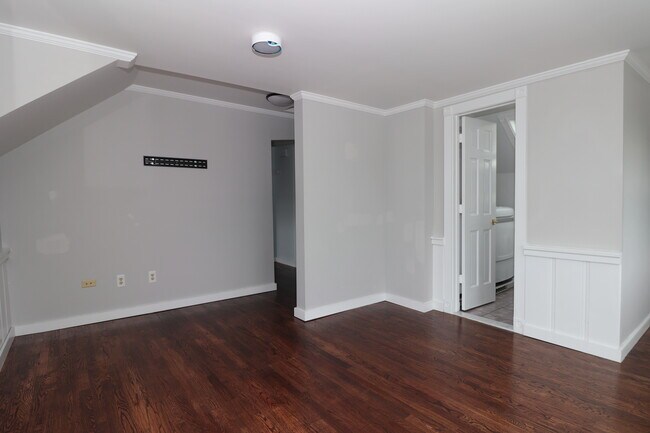 Building Photo - 262 S Ketcham Ave