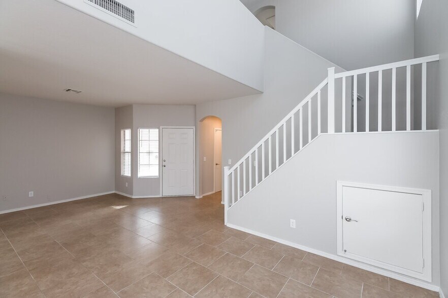 Building Photo - 11414 W Apache St