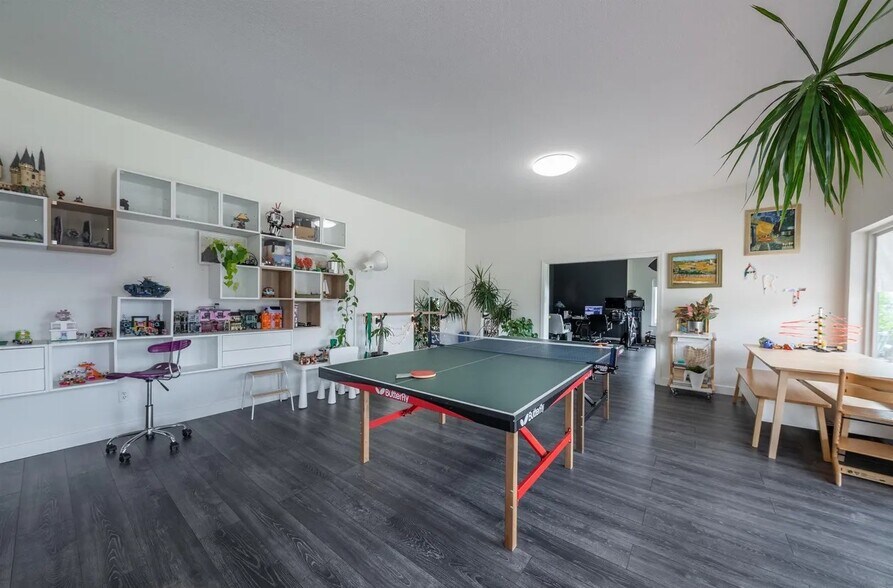 Building Photo - 932 University Ridge Ct