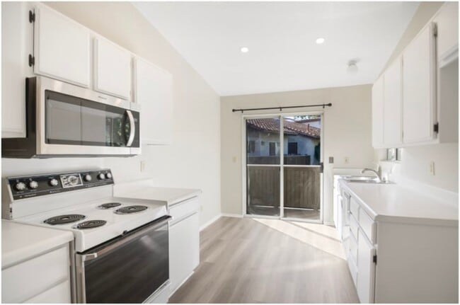 Building Photo - SPECTACULAR OCEAN CLOSE CONDO!!!!