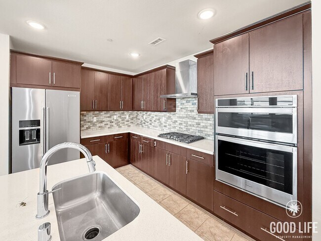 Building Photo - 3B/2BA Home with Private Elevator & Mountain Views!