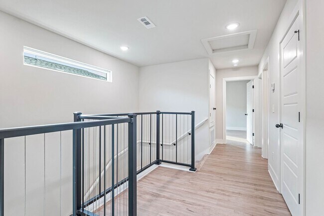 Building Photo - 491 S Happy Hollow Rd