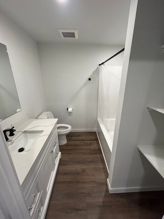 Building Photo - Fully Remodeled Five Bedroom House for Rent!