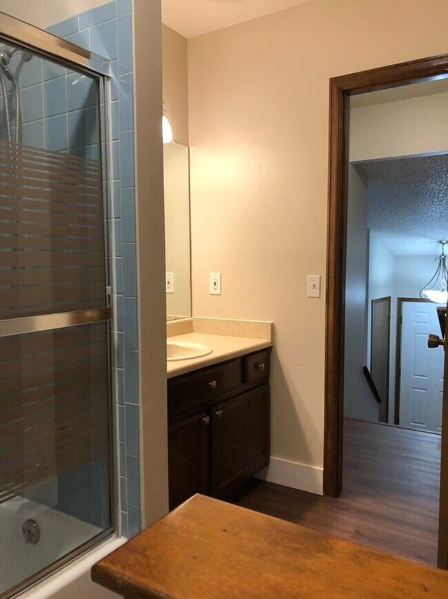 Building Photo - 3 Bed/2bath Single Family Home in Parkwood East