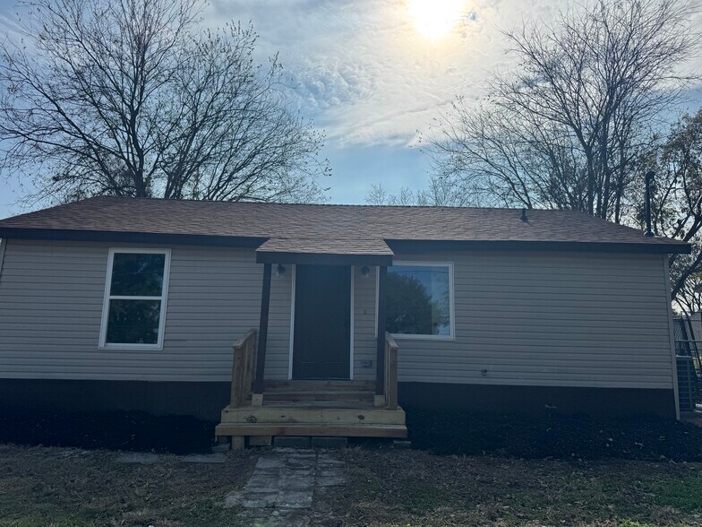 Building Photo - 2006 Cates St