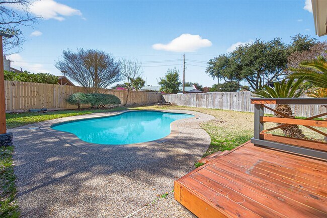 Building Photo - 15619 Winding Valley Dr