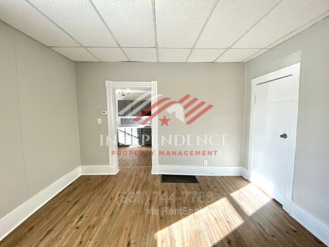 Building Photo - 906 Vine St