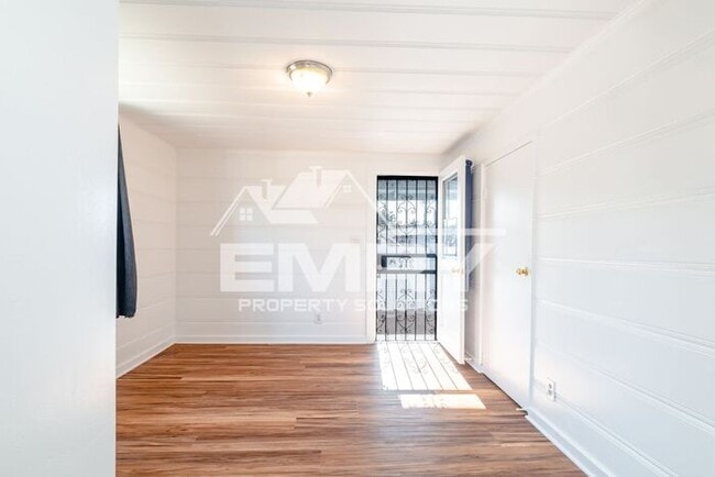 Building Photo - 2.5 bed 2 bath home for rent in Pico Rivera CA ready to move