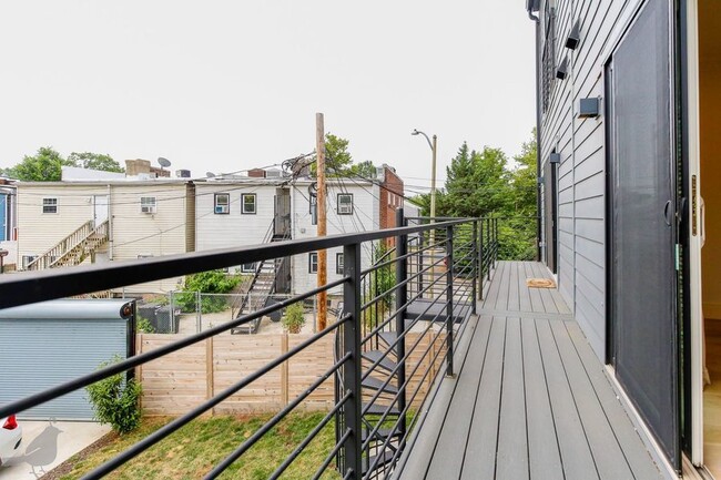 Building Photo - Modern 4 Bedroom Penthouse in Nest to Unio...