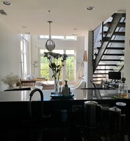 Building Photo - 1253 Caroline St NE