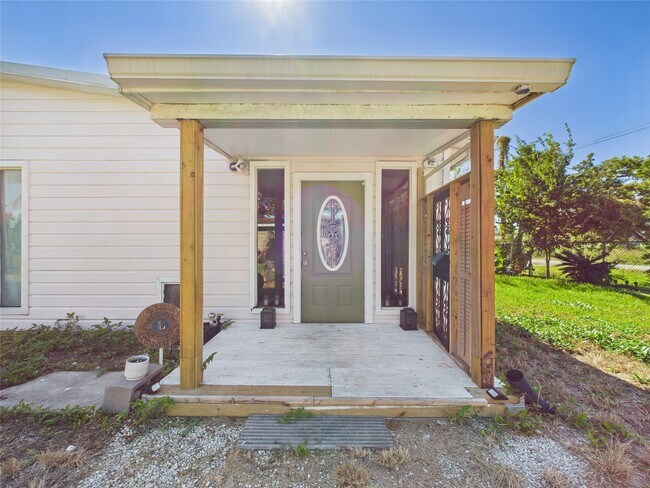 Primary Photo - 713 6th St