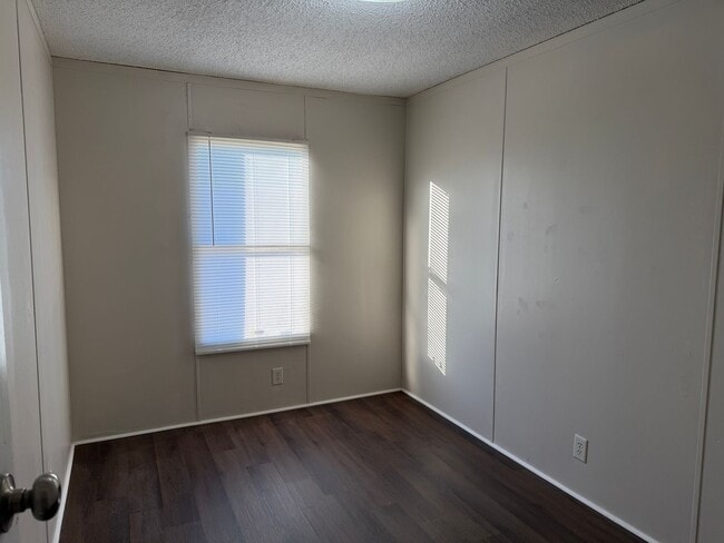 Building Photo - 951 N Bucks Pocket Rd SE