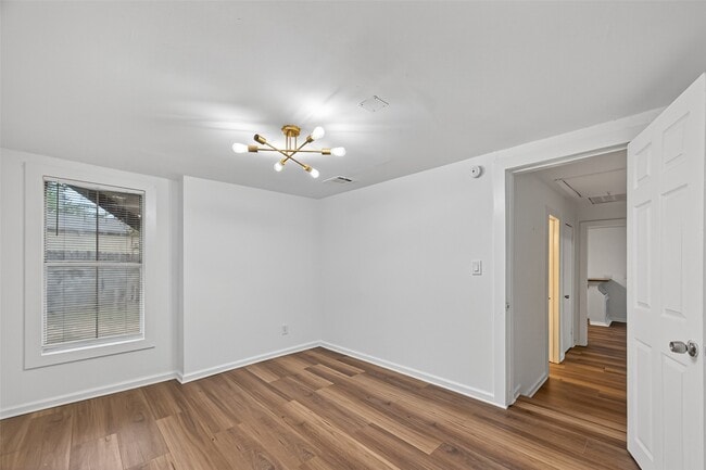 Building Photo - 105 Clear Lake Rd