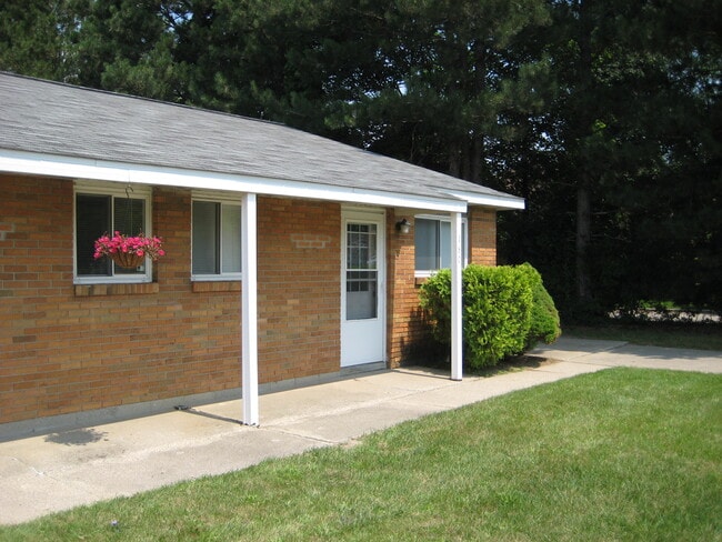 Building Photo - 180 W Lake Lansing Rd