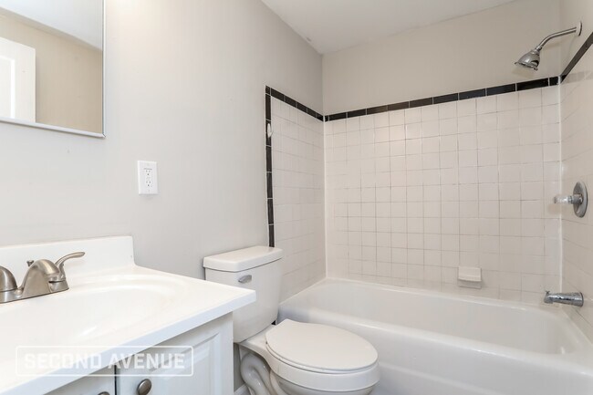 Building Photo - 922 Wells St