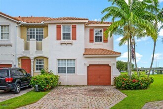 Building Photo - 443 NE 21st Terrace