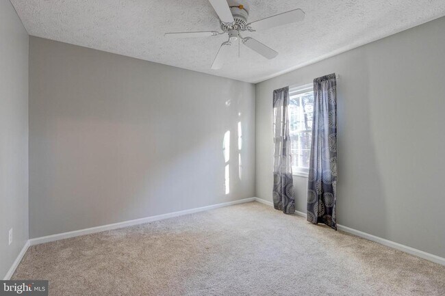 Building Photo - 7925 Carriage Dr